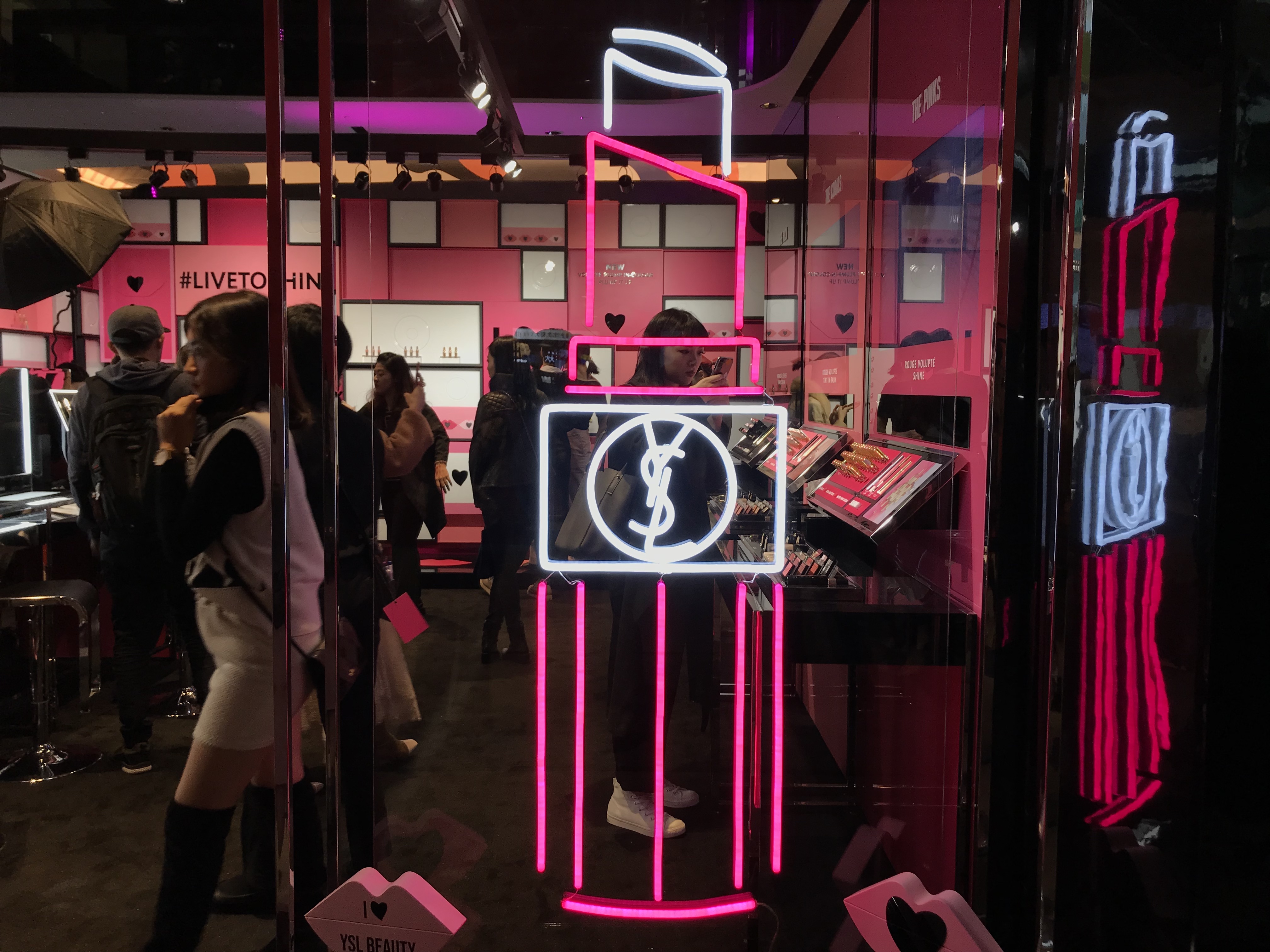 YSL唇膏正面 YSL唇膏正面